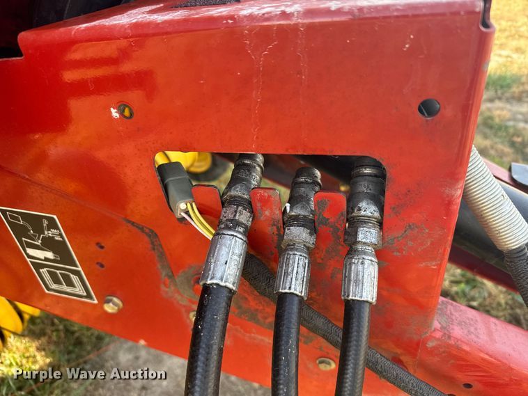 image for item EU6387 New Holland BR7070 round baler