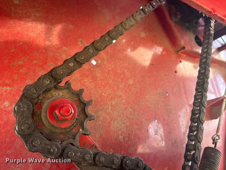 image for item EU6387 New Holland BR7070 round baler