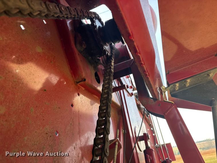 image for item EU6387 New Holland BR7070 round baler