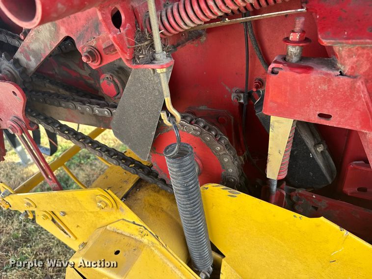 image for item EU6387 New Holland BR7070 round baler