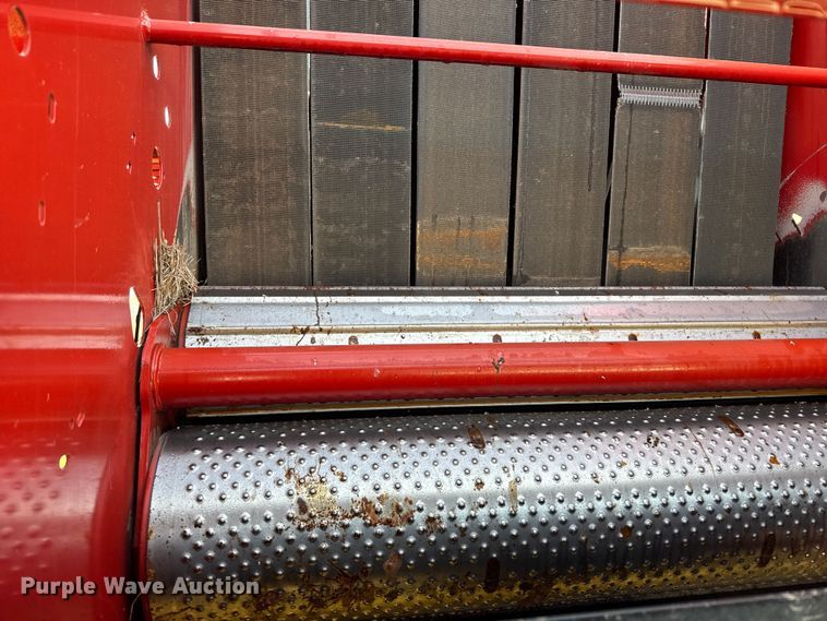 image for item EU6387 New Holland BR7070 round baler