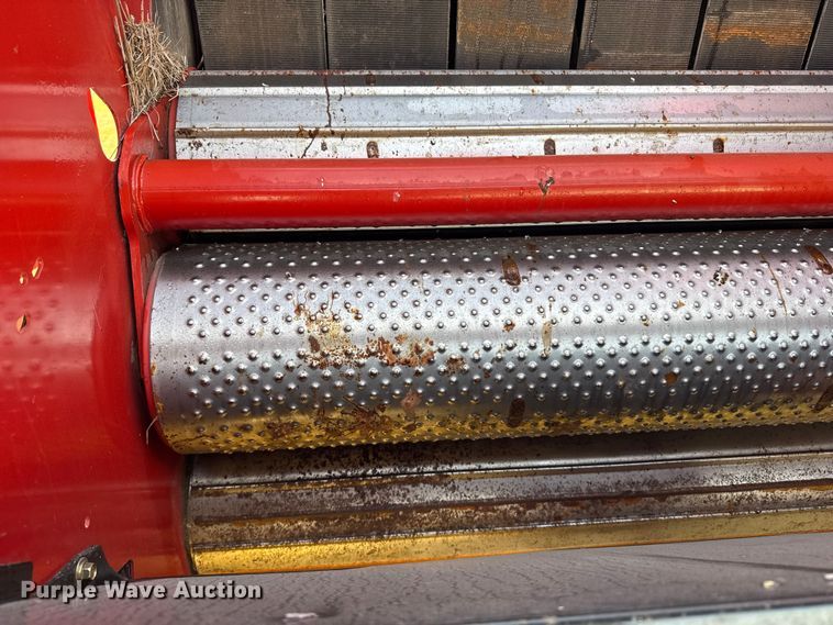 image for item EU6387 New Holland BR7070 round baler