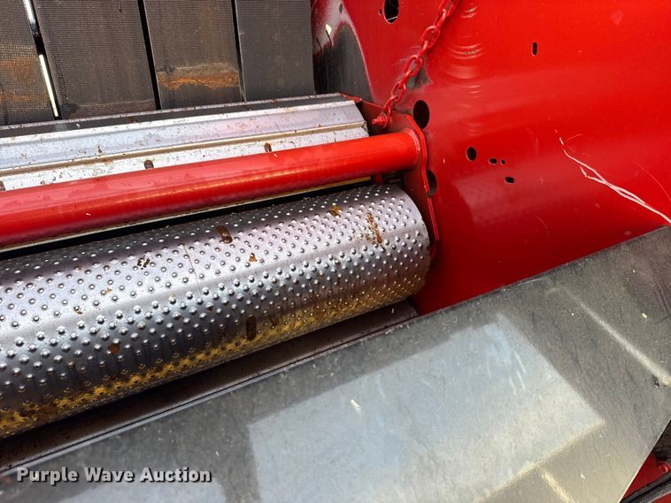 image for item EU6387 New Holland BR7070 round baler