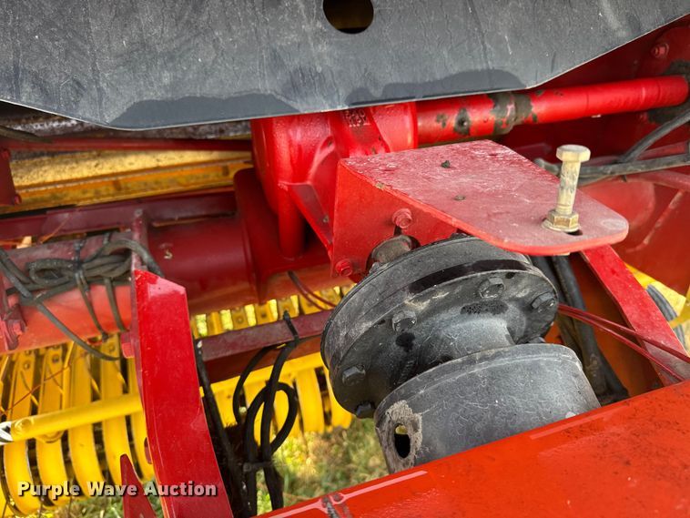 image for item EU6387 New Holland BR7070 round baler