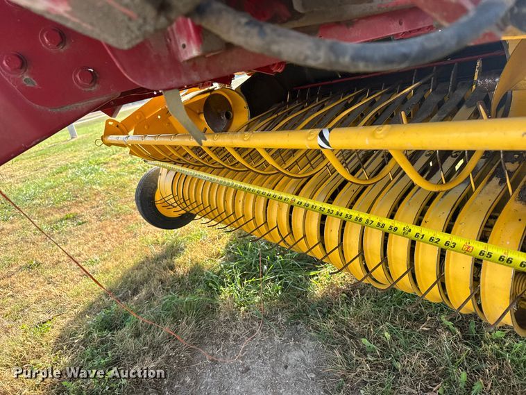 image for item EU6387 New Holland BR7070 round baler