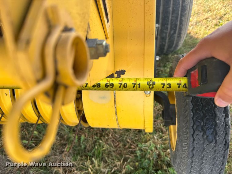 image for item EU6387 New Holland BR7070 round baler