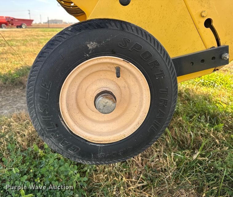 image for item EU6387 New Holland BR7070 round baler