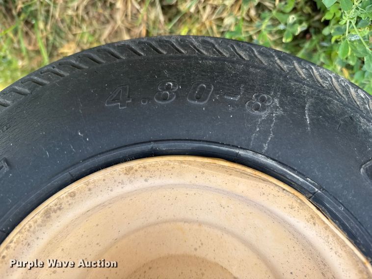 image for item EU6387 New Holland BR7070 round baler