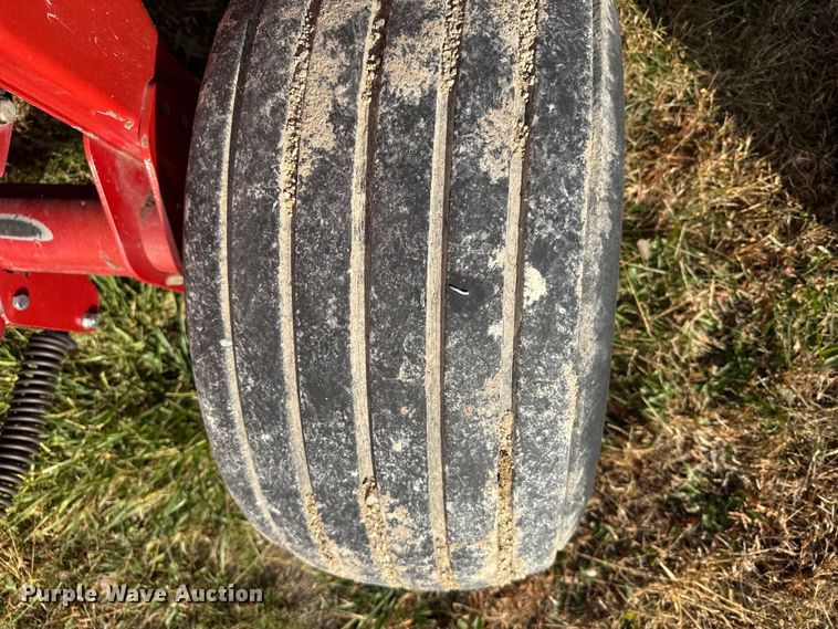 image for item EU6387 New Holland BR7070 round baler