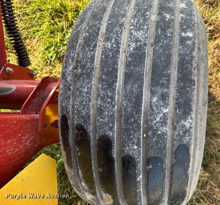 image for item EU6387 New Holland BR7070 round baler