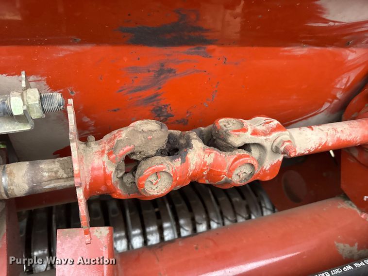 image for item EU6413 2007 Massey Ferguson 2756 round baler