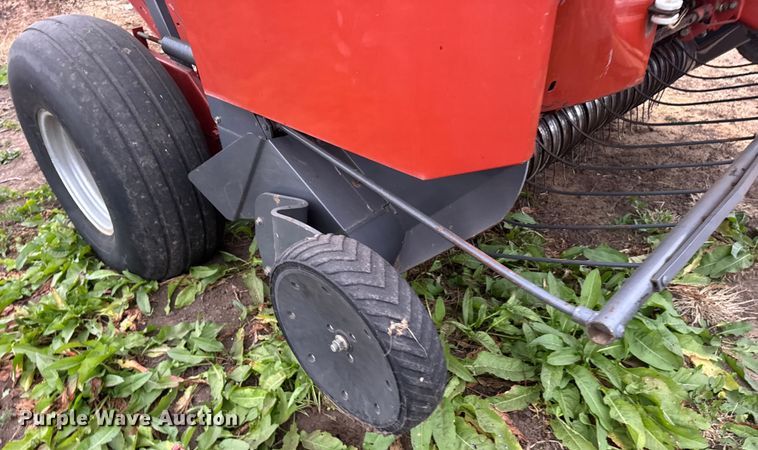 image for item EU6413 2007 Massey Ferguson 2756 round baler