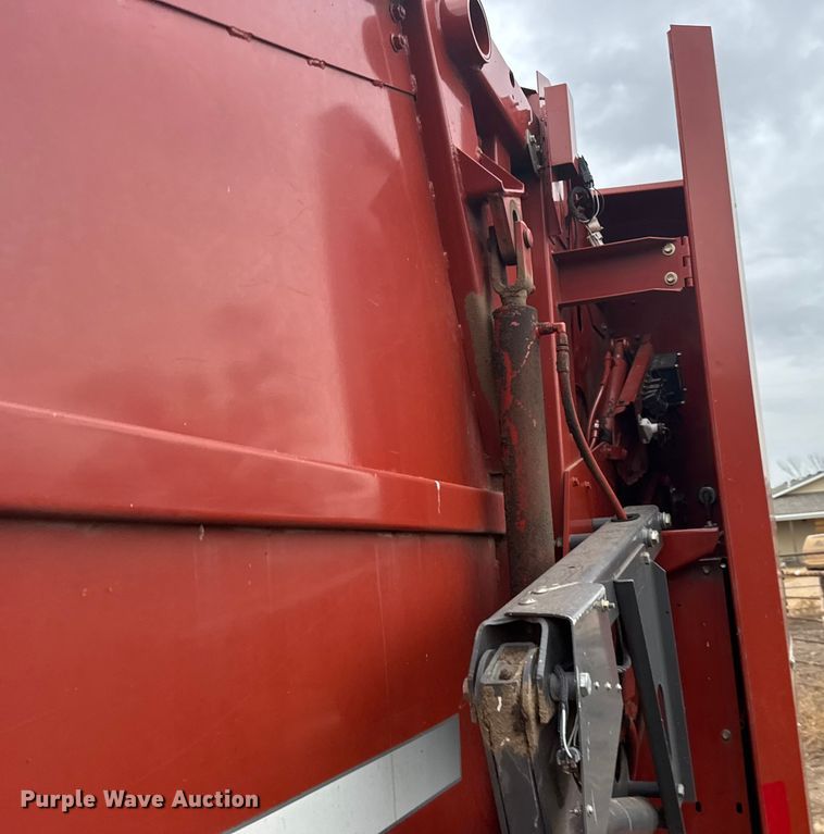 image for item EU6413 2007 Massey Ferguson 2756 round baler