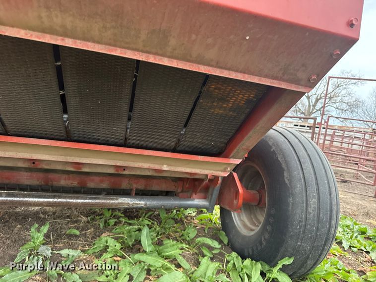 image for item EU6413 2007 Massey Ferguson 2756 round baler