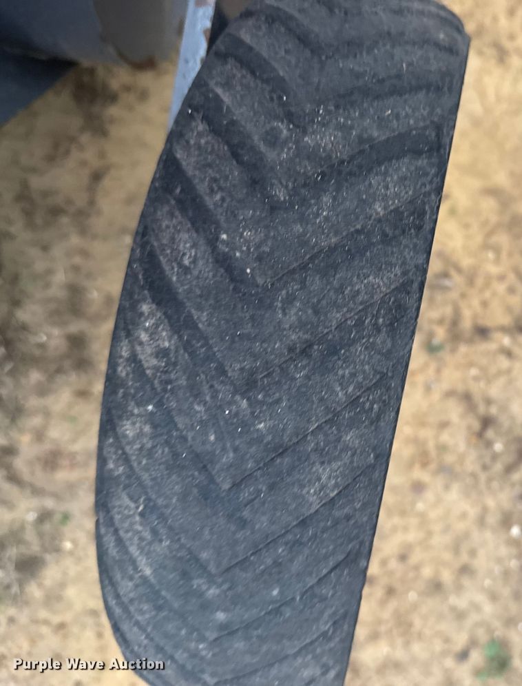 image for item EU6413 2007 Massey Ferguson 2756 round baler