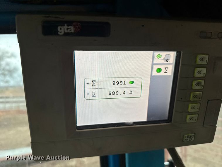 image for item EU6413 2007 Massey Ferguson 2756 round baler