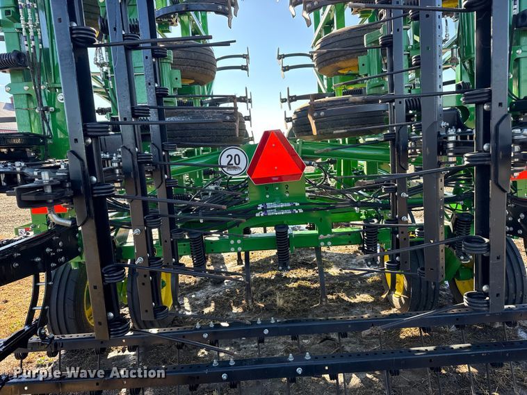 image for item EU6427 2022 John Deere 2230FH field cultivator