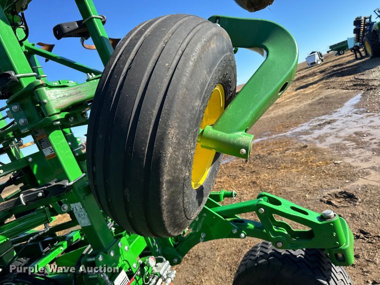 image for item EU6427 2022 John Deere 2230FH field cultivator