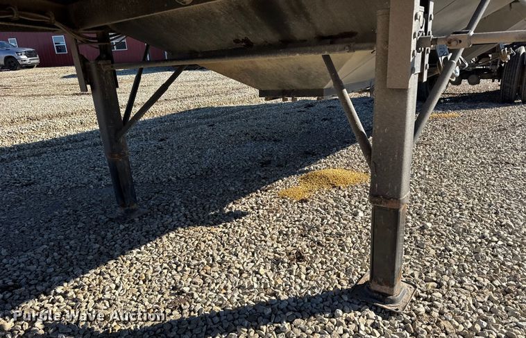 image for item EU6428 2016 Neville Built grain trailer