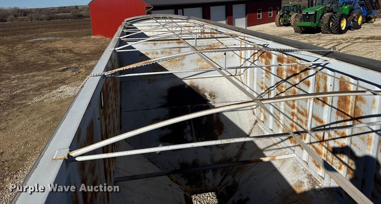 image for item EU6428 2016 Neville Built grain trailer