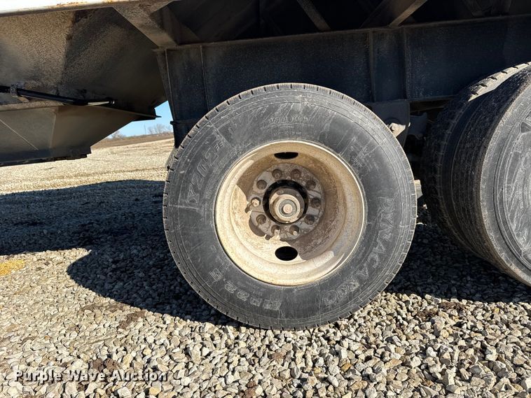 image for item EU6428 2016 Neville Built grain trailer