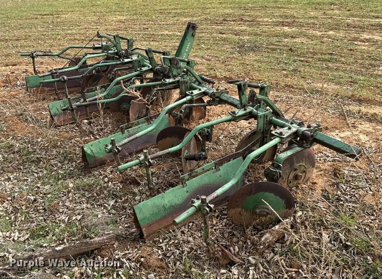 image for item EU6479 John Deere row crop cultivator