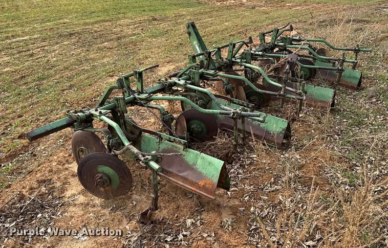 image for item EU6479 John Deere row crop cultivator