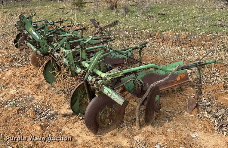 image for item EU6479 John Deere row crop cultivator