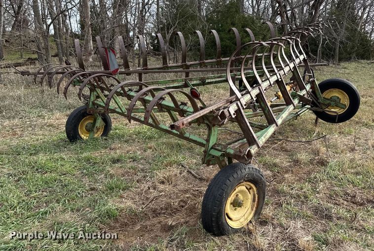 image for item EU6481 John Deere chisel