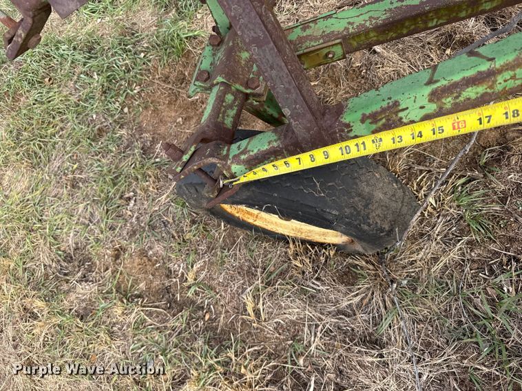 image for item EU6481 John Deere chisel