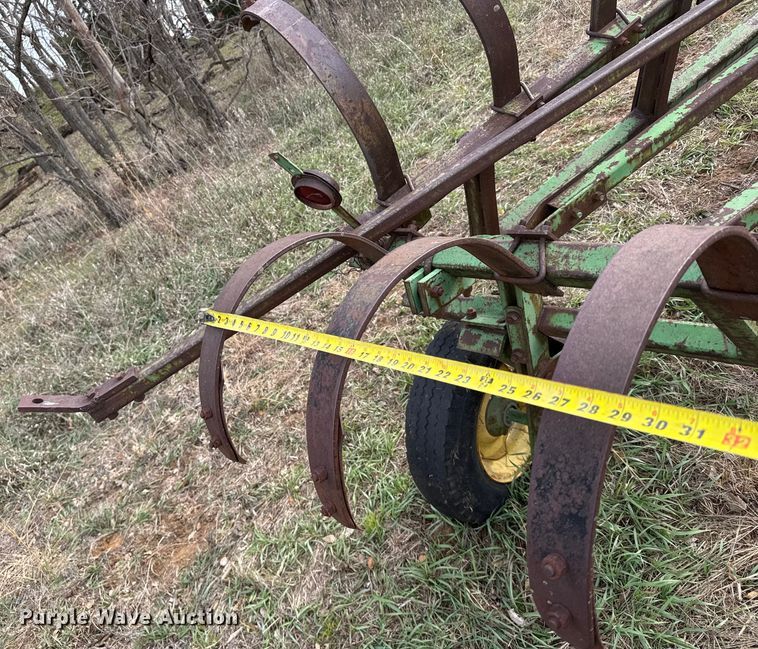 image for item EU6481 John Deere chisel