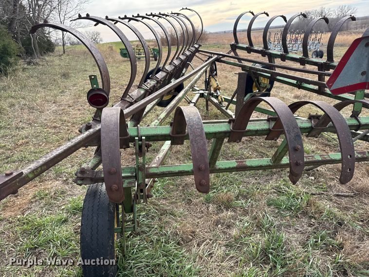 image for item EU6481 John Deere chisel