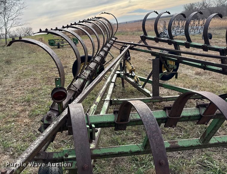 image for item EU6481 John Deere chisel