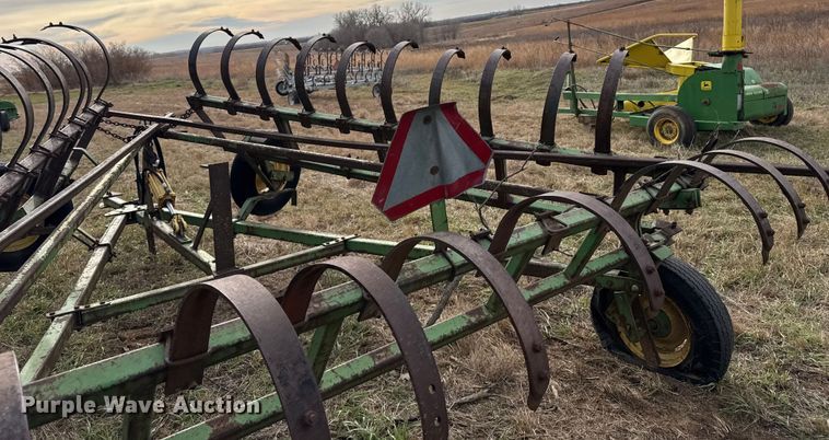 image for item EU6481 John Deere chisel