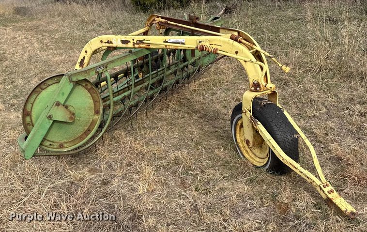 image for item EU6482 John Deere 640 hay rake