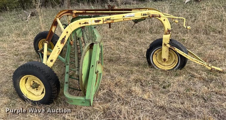 image for item EU6482 John Deere 640 hay rake