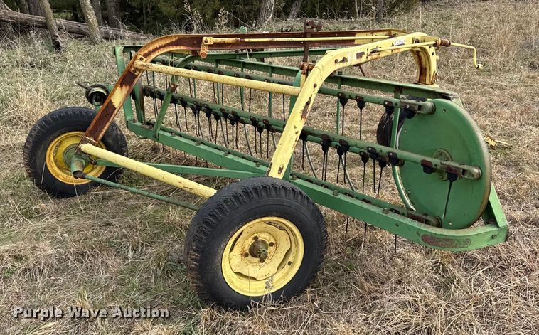 image for item EU6482 John Deere 640 hay rake