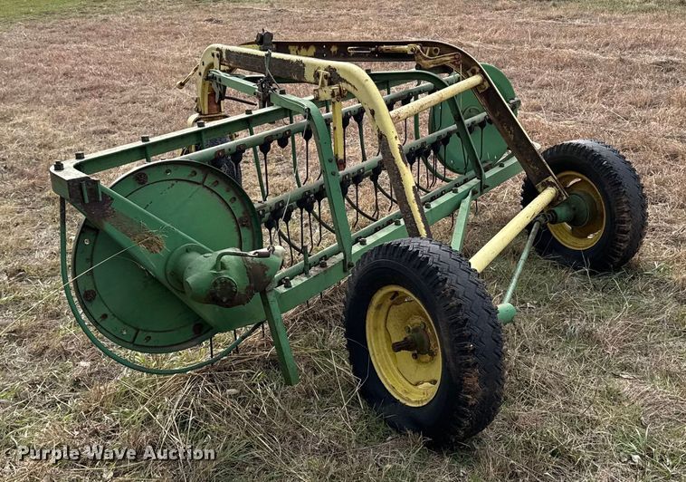 image for item EU6482 John Deere 640 hay rake