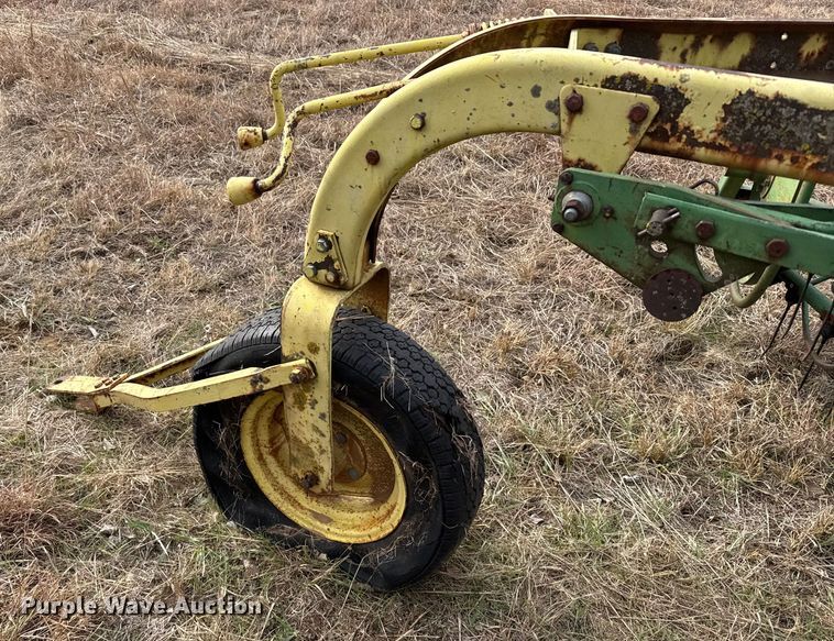 image for item EU6482 John Deere 640 hay rake