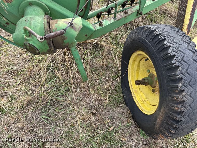 image for item EU6482 John Deere 640 hay rake