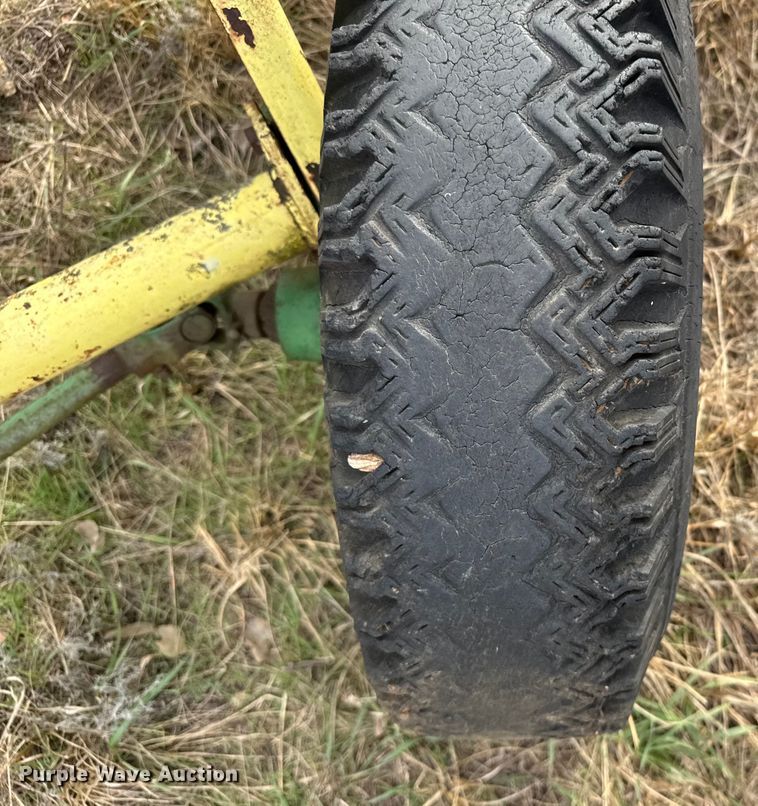 image for item EU6482 John Deere 640 hay rake