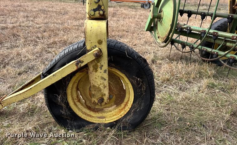 image for item EU6482 John Deere 640 hay rake