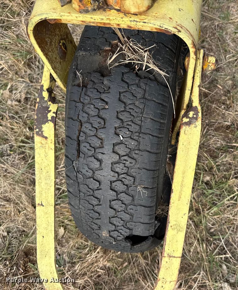 image for item EU6482 John Deere 640 hay rake