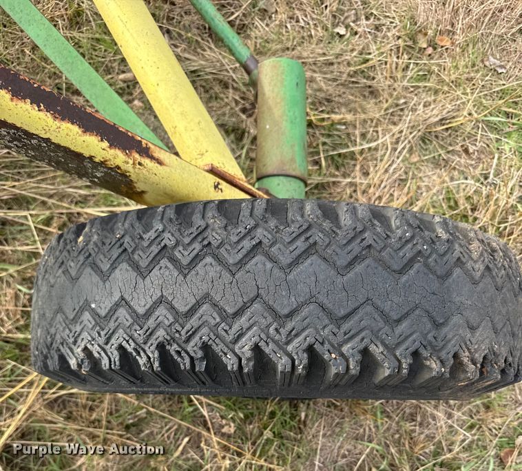 image for item EU6482 John Deere 640 hay rake