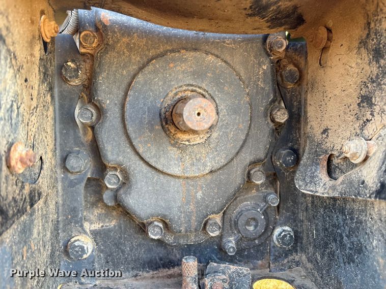 image for item EV2556 2000 John Deere 5310 MFWD tractor