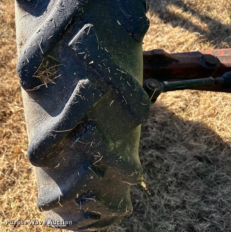 image for item EV2556 2000 John Deere 5310 MFWD tractor