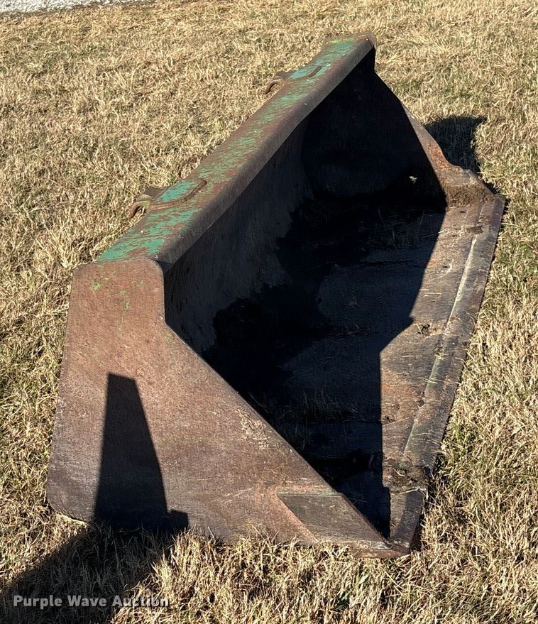 image for item EV2556 2000 John Deere 5310 MFWD tractor