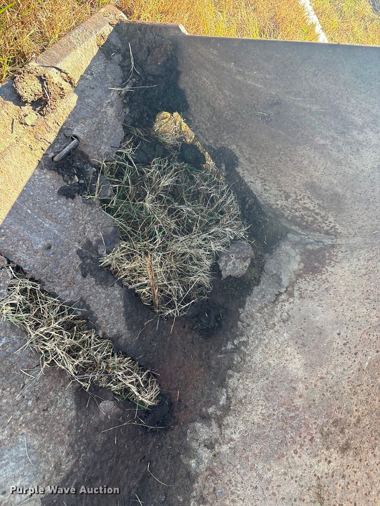 image for item EV2556 2000 John Deere 5310 MFWD tractor