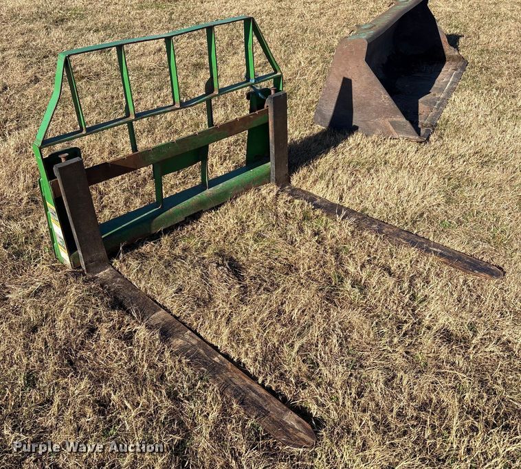 image for item EV2556 2000 John Deere 5310 MFWD tractor