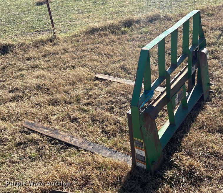 image for item EV2556 2000 John Deere 5310 MFWD tractor